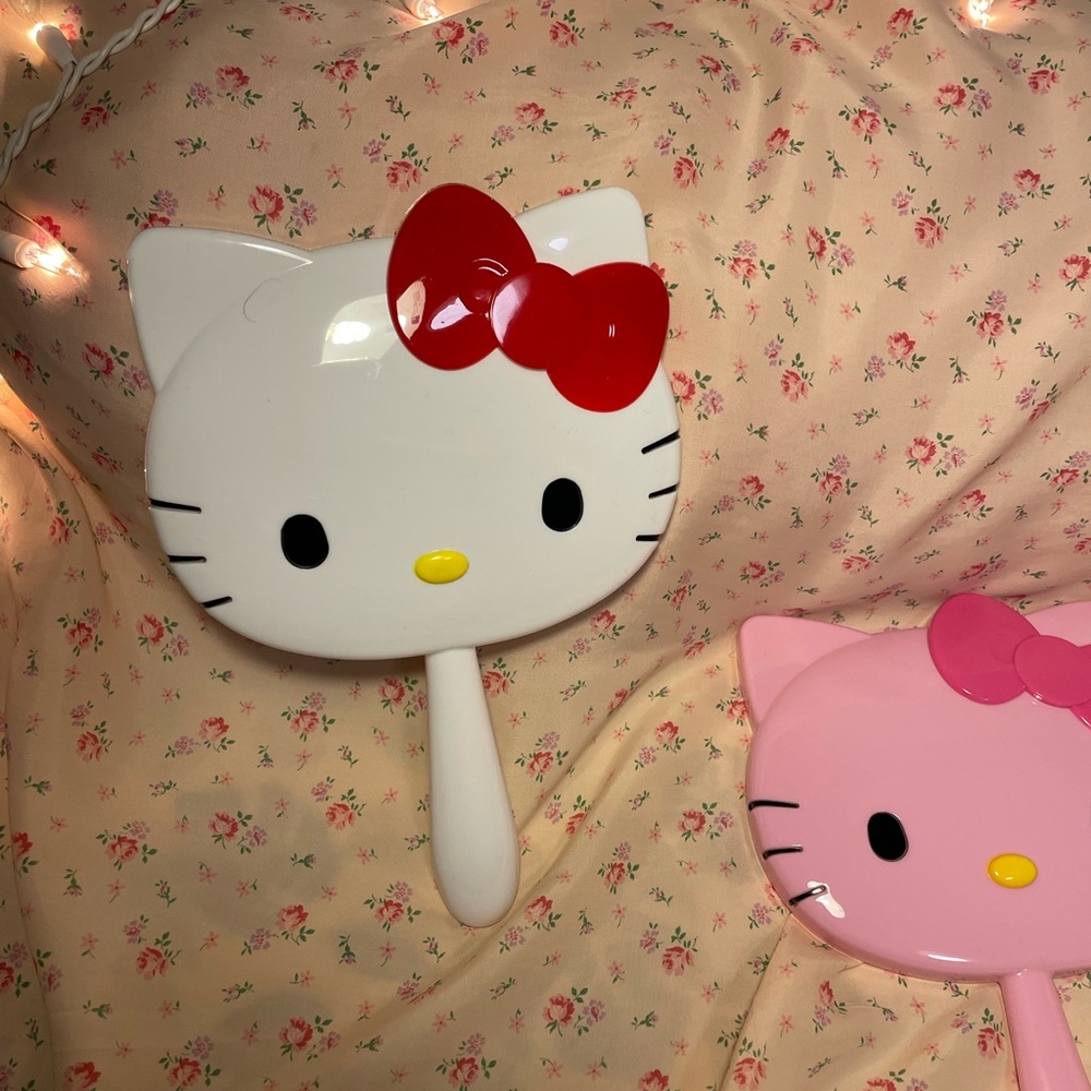 Hello Kitty Mirror - Picture 2 of 7